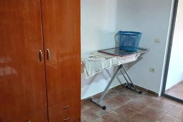 Shtepi me qera 2+1 ne Tirane - 60,000 Leke