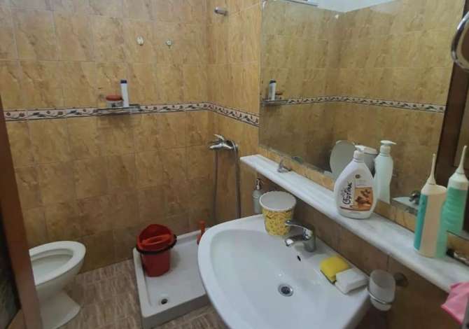 Shtepi me qera Apartament ne Tirane, 2+1, Mobilimi E mobiluar, Pagesa 350  Euro.