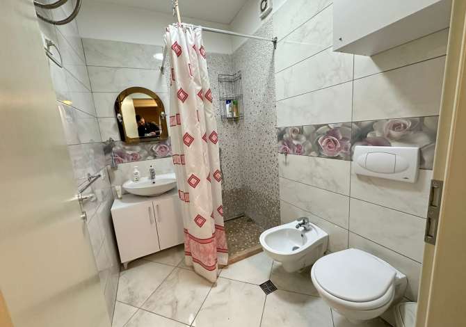 Shtepi ne shitje Apartament ne Tirane, 2+1, Mobilimi E mobiluar, Pagesa 147,000  Euro.