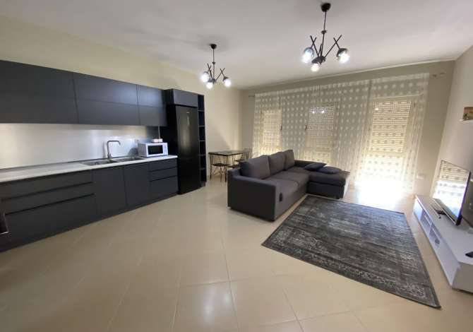 Shtepi me qera Apartament ne Tirane, 2+1, Mobilimi E mobiluar, Pagesa 450  Euro.