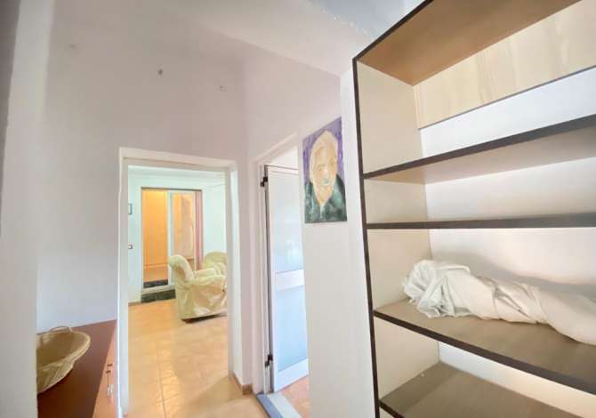 Shtepi me qera Apartament ne Tirane, 2+1, Mobilimi E mobiluar, Pagesa 400  Euro.