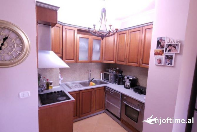 Shtepi me qera 2+1 ne Tirane - 606 Euro