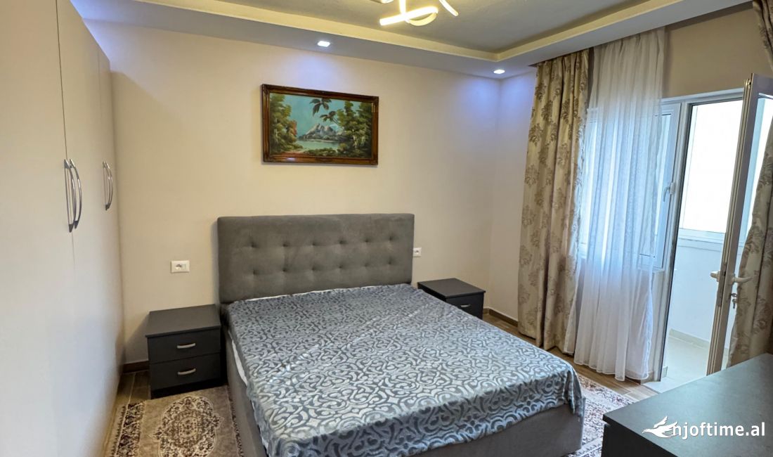 Shtepi ne shitje Apartament ne Tirane, 2+1, Mobilimi E mobiluar, Pagesa 122,000  Euro.