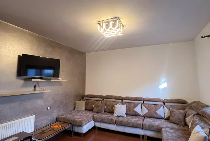 Shtepi me qera 2+1 ne Tirane - 550 Euro