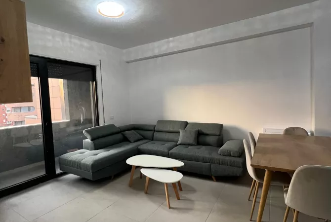 Shtepi me qera 2+1 ne Tirane - 650 Euro