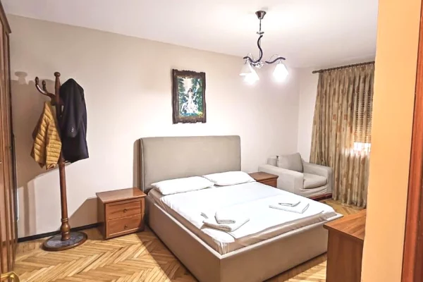Shtepi me qera 2+1 ne Tirane - 699 Euro