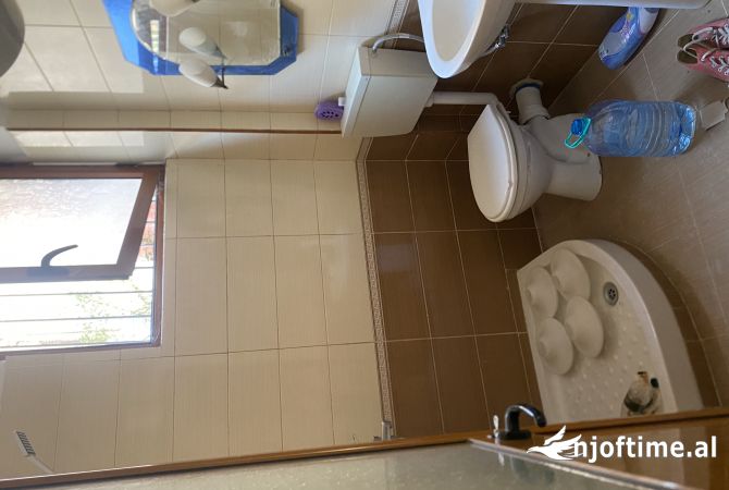 Shtepi ne shitje Apartament ne Tirane, 1+1, Mobilimi Bosh, pa mobiluar, Pagesa 35,000  Euro.