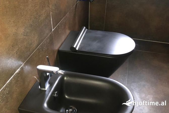 Shtepi ne shitje Vila Luksoze ne Tirane, 3+1, Mobilimi Bosh, pa mobiluar, Pagesa 340,000  Euro.