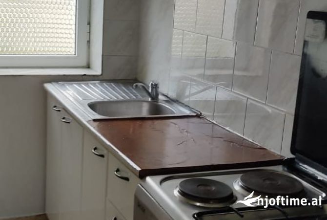 Shtepi me qera Apartament ne Tirane, 1+1, Mobilimi E mobiluar, Pagesa 380  Euro.