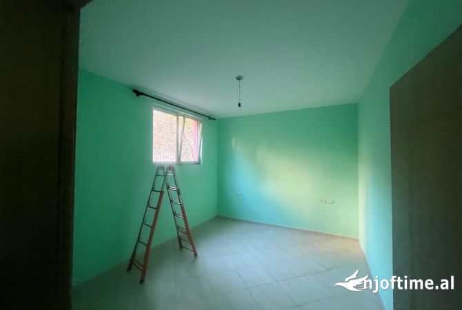 Shtepi me qera Shtepi Private ne Tirane, 2+1, Mobilimi Pjeserisht e mobiluar, Pagesa 330  Euro.