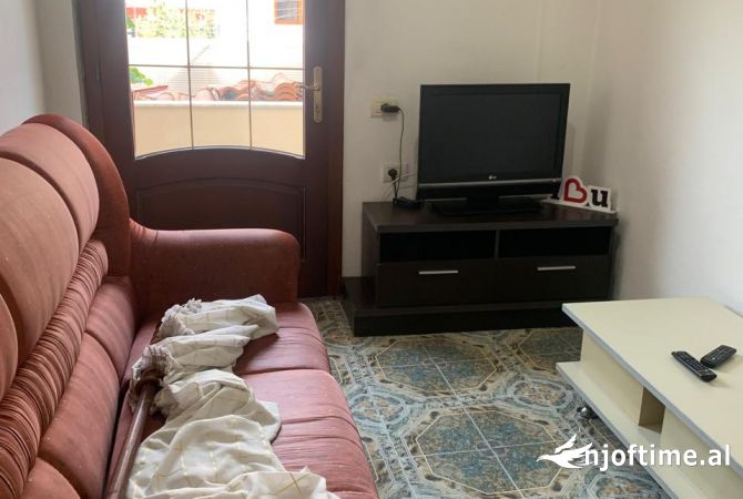 Shtepi me qera Apartament ne Tirane, 1+1, Mobilimi E mobiluar, Pagesa 450  Euro.