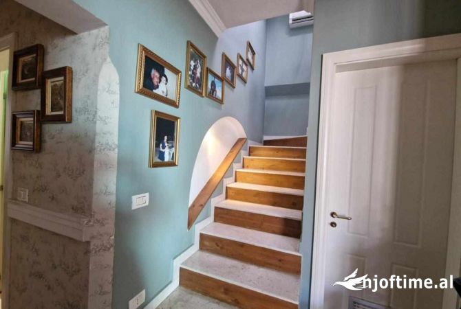 Shtepi ne shitje Vila Luksoze ne Tirane, 4+1, Mobilimi E mobiluar, Pagesa 360,000  Euro.