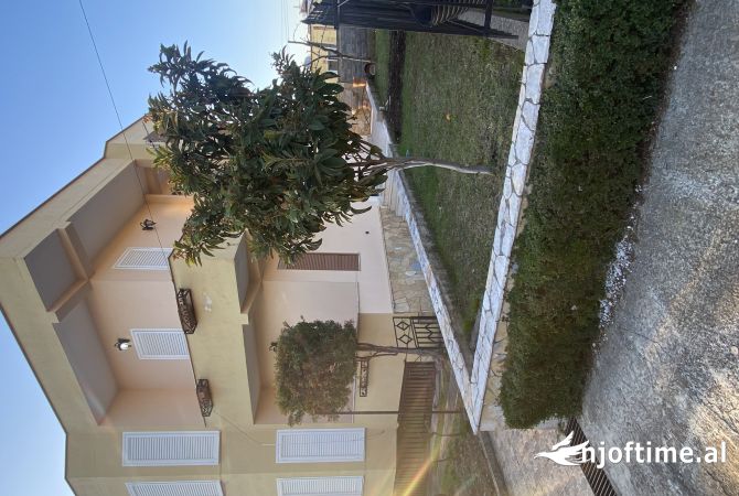 Shtepi ne shitje Vila Luksoze ne Tirane, 4+1, Mobilimi E mobiluar, Pagesa 190,000  Euro.