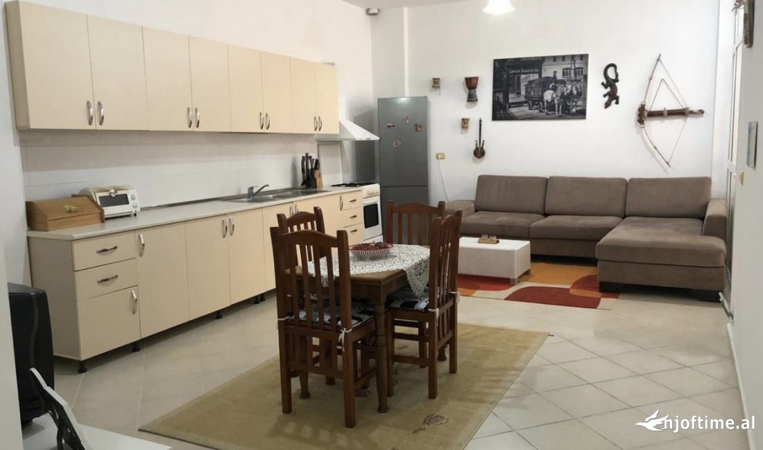 Shtepi ne shitje Apartament ne Tirane, 1+1, Mobilimi Pjeserisht e mobiluar, Pagesa 79,000  Euro.