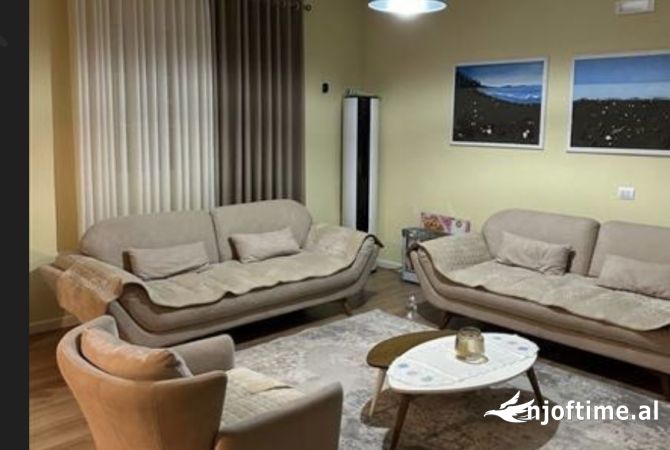 Shtepi me qera Shtepi Private ne Tirane, 2+1, Mobilimi E mobiluar, Pagesa 700  Euro.