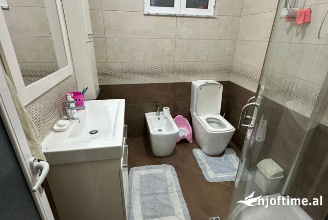 Shtepi me qera Shtepi Private ne Tirane, 2+1, Mobilimi E mobiluar, Pagesa 700  Euro.