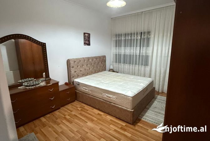 Shtepi me qera Apartament ne Tirane, 2+1, Mobilimi E mobiluar, Pagesa 600  Euro.