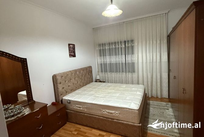Shtepi me qera Apartament ne Tirane, 2+1, Mobilimi E mobiluar, Pagesa 600  Euro.