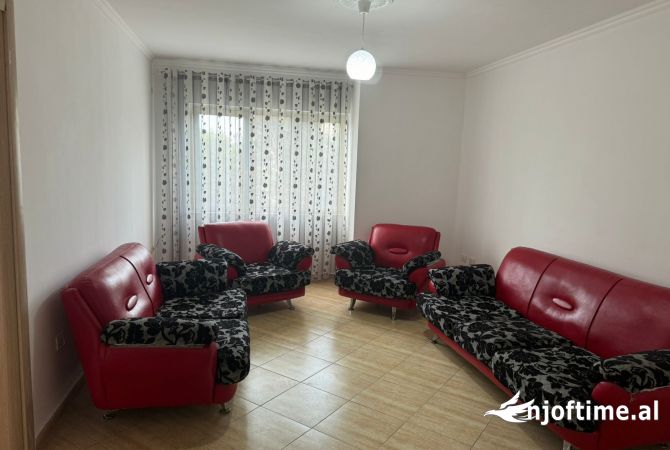 Shtepi ne shitje Apartament ne Tirane, 2+1, Mobilimi Pjeserisht e mobiluar, Pagesa 93,000  Euro.