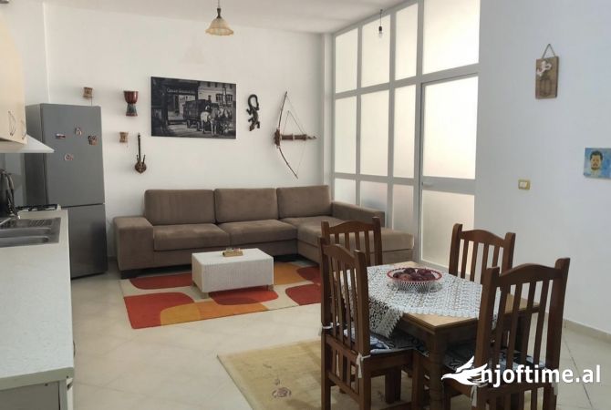 Shtepi me qera Apartament ne Tirane, 1+1, Mobilimi E mobiluar, Pagesa 250  Euro.