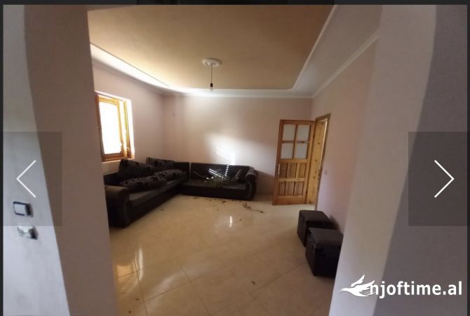 Shtepi me qera Shtepi Private ne Tirane, 2+1, Mobilimi Pjeserisht e mobiluar, Pagesa 300  Euro.