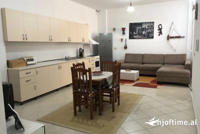 Shtepi ne shitje Apartament ne Tirane, 2+1, Mobilimi E mobiluar, Pagesa 79,000  Euro.