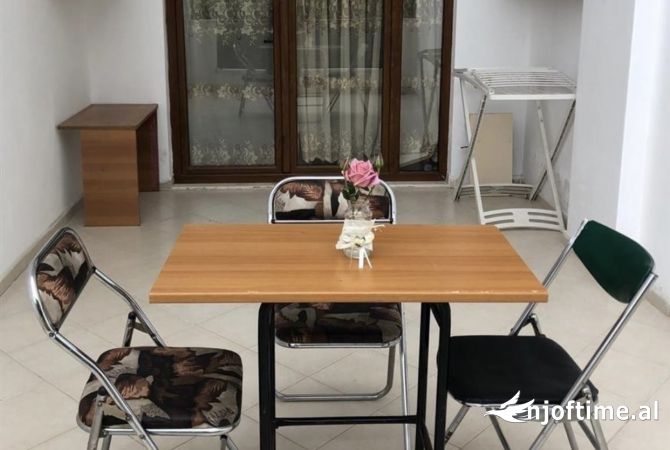 Shtepi ne shitje Apartament ne Tirane, 2+1, Mobilimi E mobiluar, Pagesa 79,000  Euro.