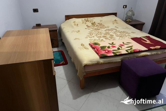 Shtepi me qera Apartament ne Tirane, 2+1, Mobilimi E mobiluar, Pagesa 550  Euro.