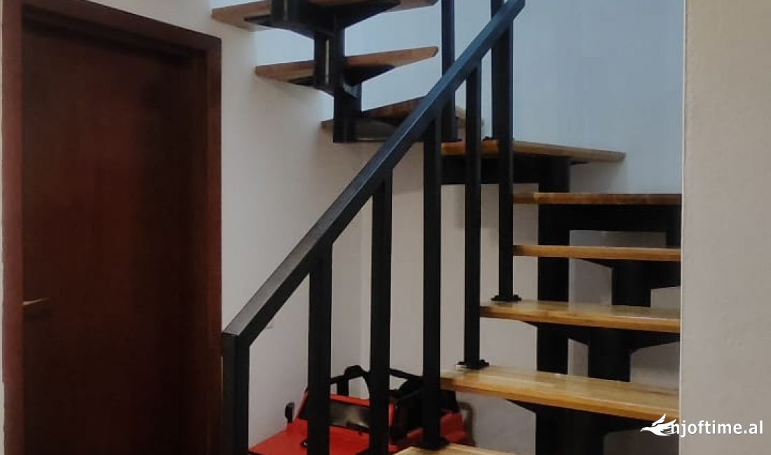 Shtepi ne shitje Shtepi Private ne Tirane, 4+1, Mobilimi E mobiluar, Pagesa 170,000  Euro.