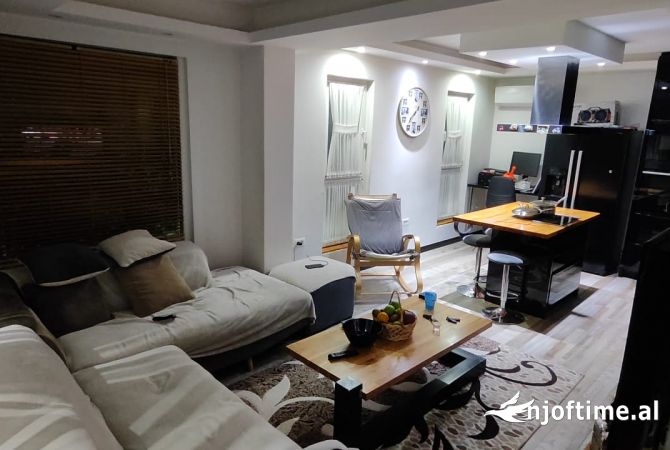 Shtepi ne shitje Shtepi Private ne Tirane, 4+1, Mobilimi E mobiluar, Pagesa 170,000  Euro.