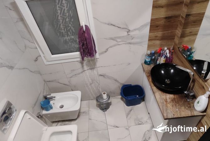 Shtepi ne shitje Shtepi Private ne Tirane, 4+1, Mobilimi E mobiluar, Pagesa 170,000  Euro.