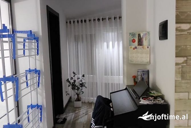 Shtepi ne shitje Shtepi Private ne Tirane, 4+1, Mobilimi E mobiluar, Pagesa 170,000  Euro.