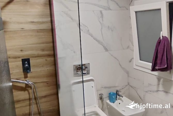 Shtepi ne shitje Shtepi Private ne Tirane, 4+1, Mobilimi E mobiluar, Pagesa 170,000  Euro.
