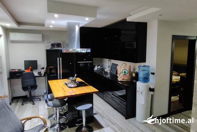 Shtepi ne shitje Shtepi Private ne Tirane, 4+1, Mobilimi E mobiluar, Pagesa 170,000  Euro.