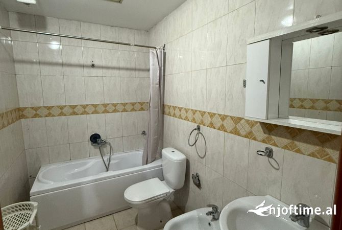 Shtepi me qera Apartament ne Tirane, 2+1, Mobilimi E mobiluar, Pagesa 600  Euro.
