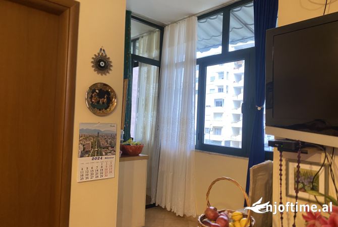 Shtepi ne shitje Apartament ne Tirane, 1+1, Mobilimi E mobiluar, Pagesa 63,000  Euro.
