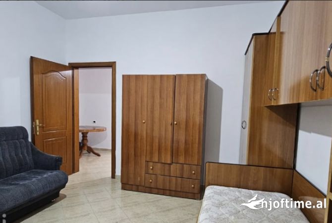 Shtepi me qera Shtepi Private ne Tirane, 2+1, Mobilimi E mobiluar, Pagesa 450  Euro.
