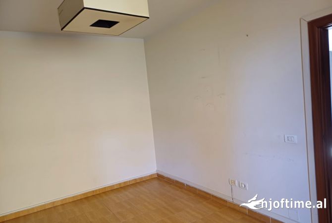 Shtepi me qera 2+1 ne Tirane - 400 Euro