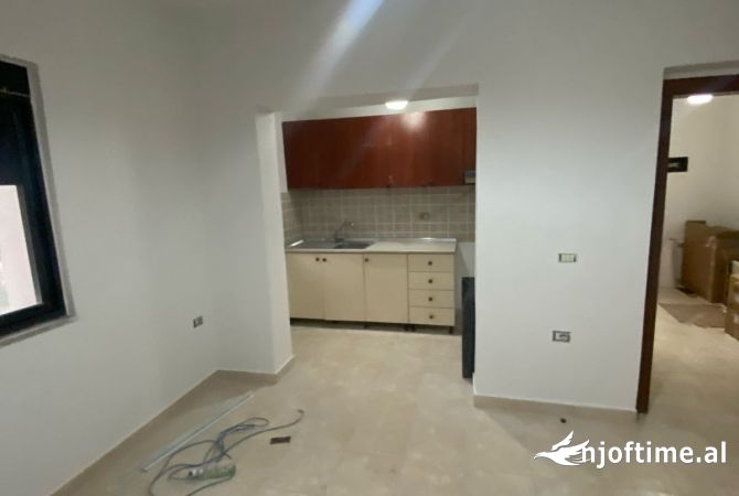 Shtepi ne shitje Apartament ne Tirane, 1+1, Mobilimi E mobiluar, Pagesa 103,000  Euro.