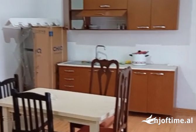 Shtepi me qera 2+1 ne Tirane - 300 Euro