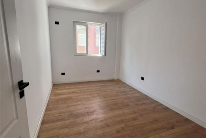 Shtepi ne shitje Apartament ne Tirane, 2+1, Mobilimi Bosh, pa mobiluar, Pagesa 165,000  Euro.
