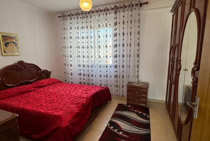 Shtepi ne shitje Apartament ne Tirane, 2+1, Mobilimi E mobiluar, Pagesa 129,000  Euro.