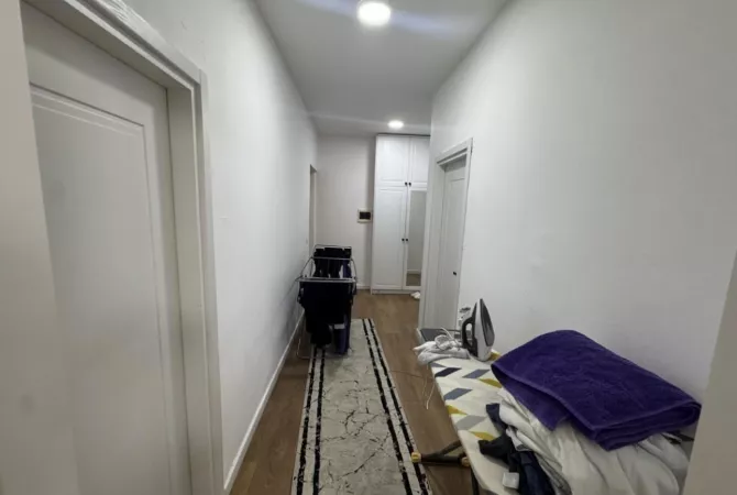 Shtepi ne shitje Apartament ne Tirane, 2+1, Mobilimi E mobiluar, Pagesa 160,000  Euro.