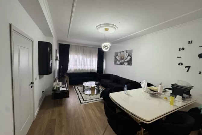 Shtepi ne shitje Apartament ne Tirane, 2+1, Mobilimi E mobiluar, Pagesa 160,000  Euro.