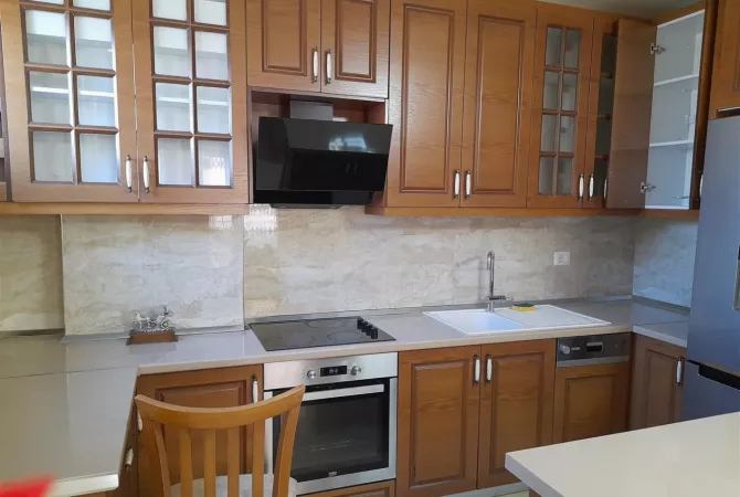 Shtepi me qera Apartament ne Tirane, 2+1, Mobilimi E mobiluar, Pagesa 500  Euro.