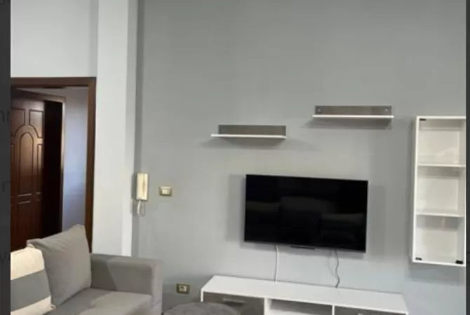 Shtepi me qera 2+1 ne Tirane - 400 Euro
