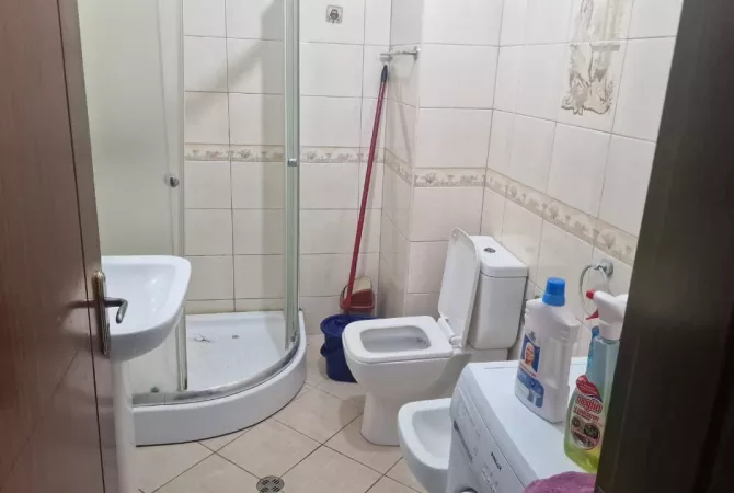 Shtepi me qera Apartament ne Tirane, 2+1, Mobilimi E mobiluar, Pagesa 550  Euro.