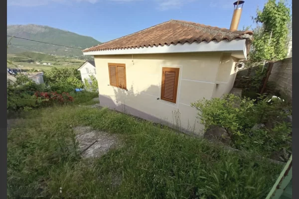 Shtepi me qera 2+1 ne Tirane - 400 Euro