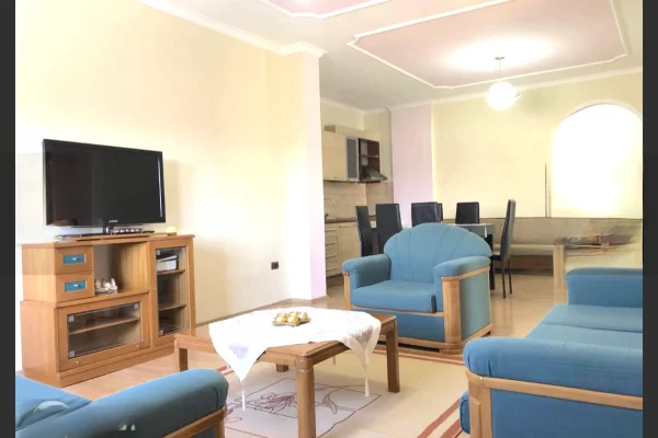 Shtepi me qera 2+1 ne Tirane - 370 Euro