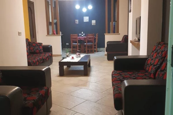 Shtepi me qera Apartament ne Tirane, 2+1, Mobilimi E mobiluar, Pagesa 650  Euro.